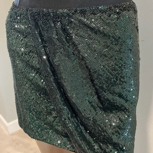 Haute Hippie Green Sequins Mini Skirt as Seen on Jlo & Gossip Girl! Siz… - Picture 2 of 16